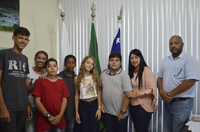 Jovens fazem parte do projeto Câmara Mirim, idealizado pela vereadora e Presidente do Legislativo, Vanderléia Marques